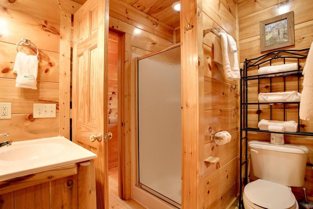 Brave Eagle Cabin Sevierville Δωμάτιο φωτογραφία