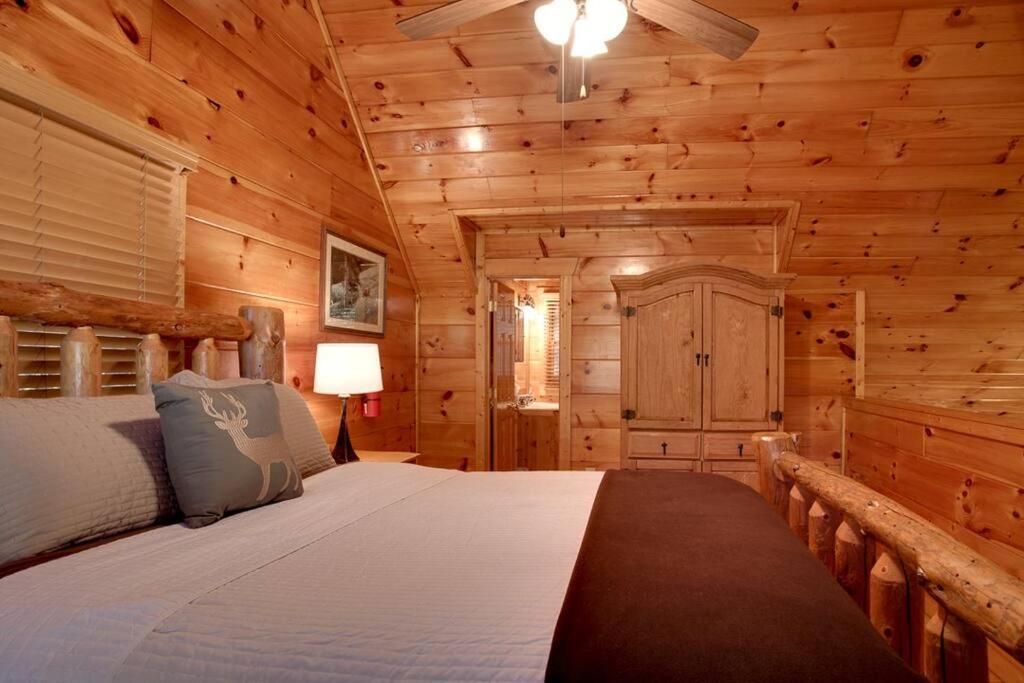 Brave Eagle Cabin Sevierville Δωμάτιο φωτογραφία