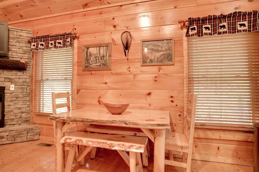 Brave Eagle Cabin Sevierville Δωμάτιο φωτογραφία