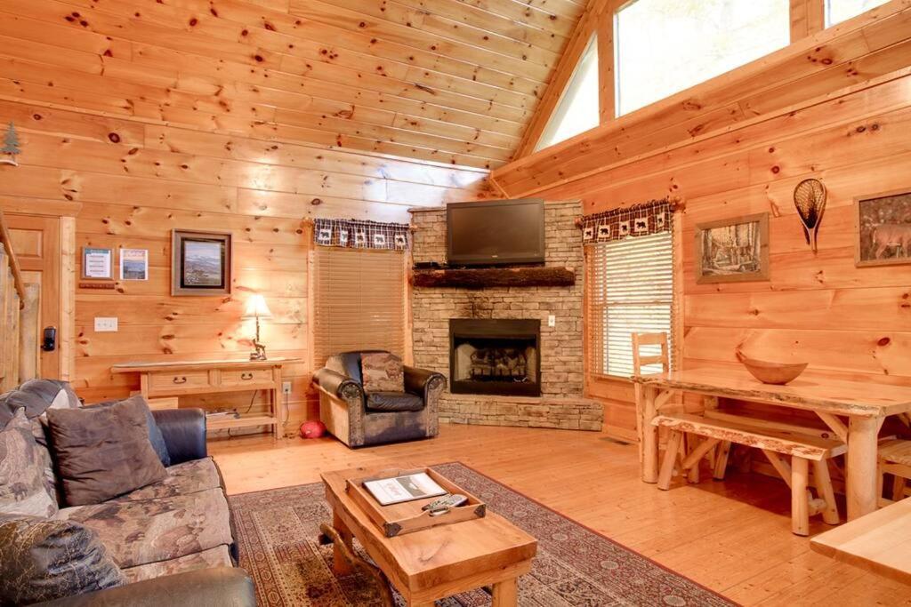Brave Eagle Cabin Sevierville Δωμάτιο φωτογραφία