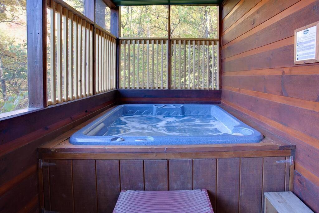 Brave Eagle Cabin Sevierville Δωμάτιο φωτογραφία